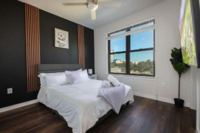 Stylish 2BR March Madness Alamodome Free Parking